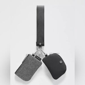 NWT Lululemon
Dual Pouch Wristlet *Glitter DKSV/GGRE/SLVR ONE SIZE